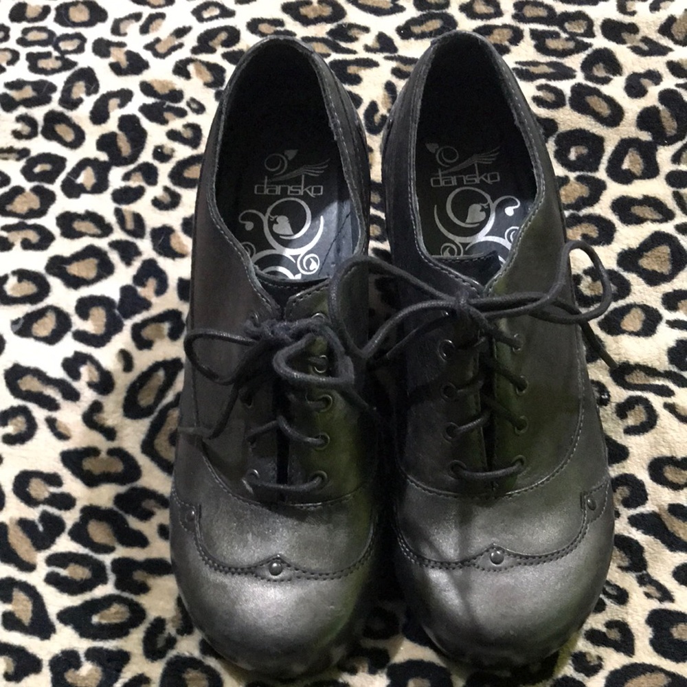 Women’s dansko 39 = (8.5-9)